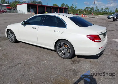 2020 Mercedes-Benz E 350 z USA, uszkodzony, nr VIN WDDZF8DB4LA742910